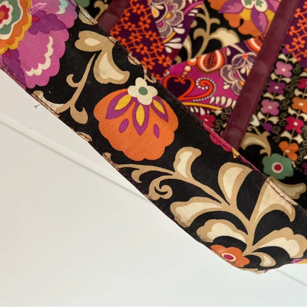 VERA BRADLEY purse with zipper closure and leather shoulder straps - Picture 3 of 6